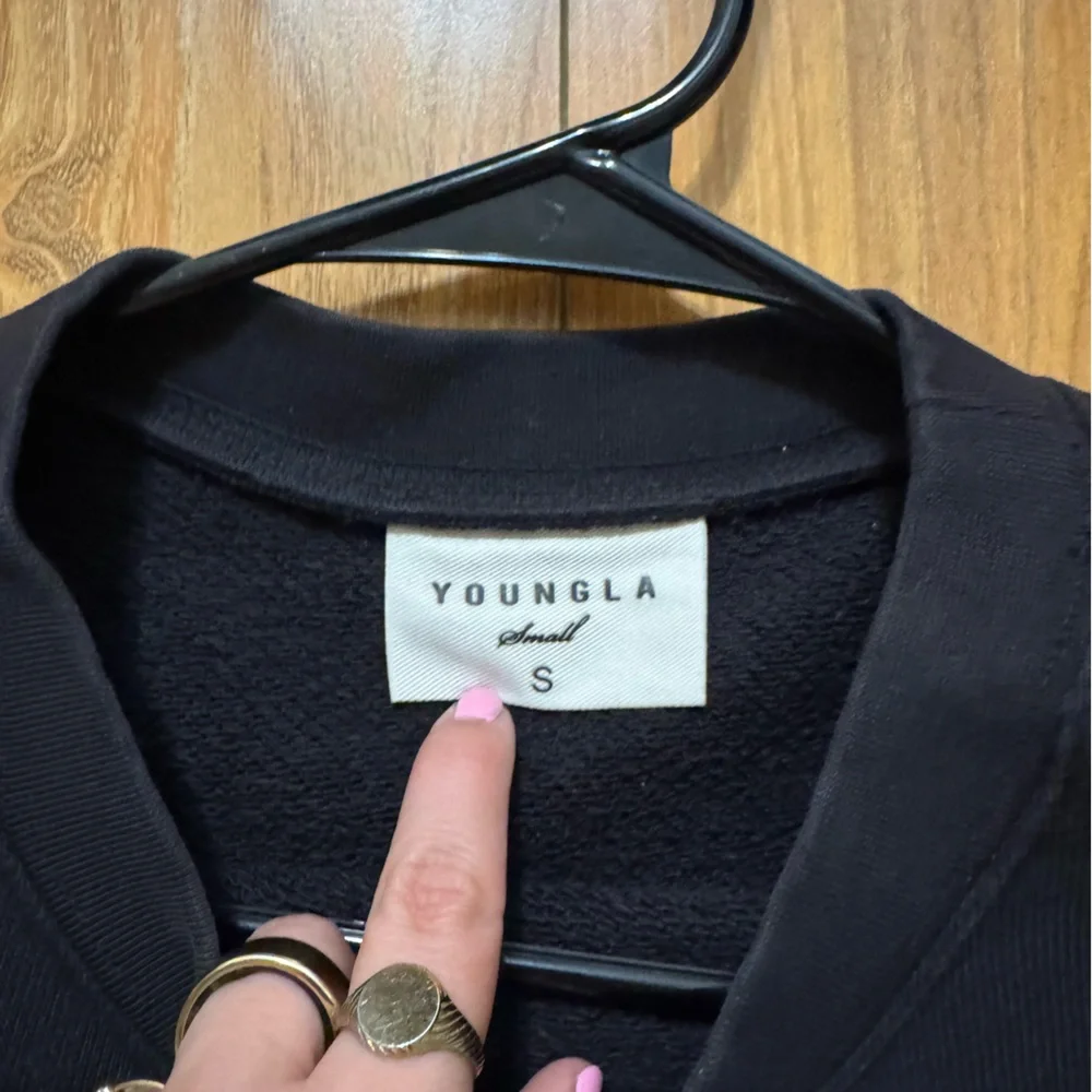 YOUNG LA OVER SIZED CREW NECK SIZE SMALL BLACK DISTRESSED - Picture 3 of 3